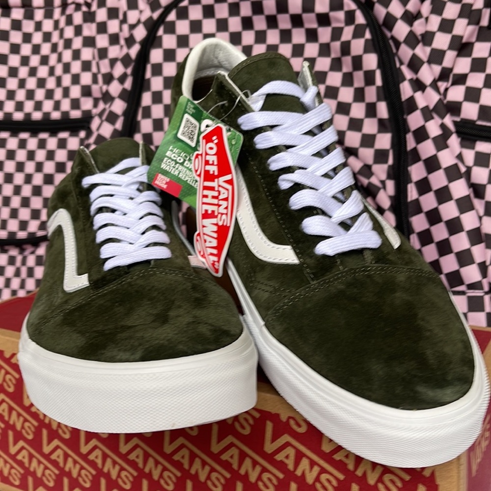 Vans Men’s Old Skool
Pig Suede Grape Leaf
VN0A4BW250K
Sneakers - Picture 7 of 16